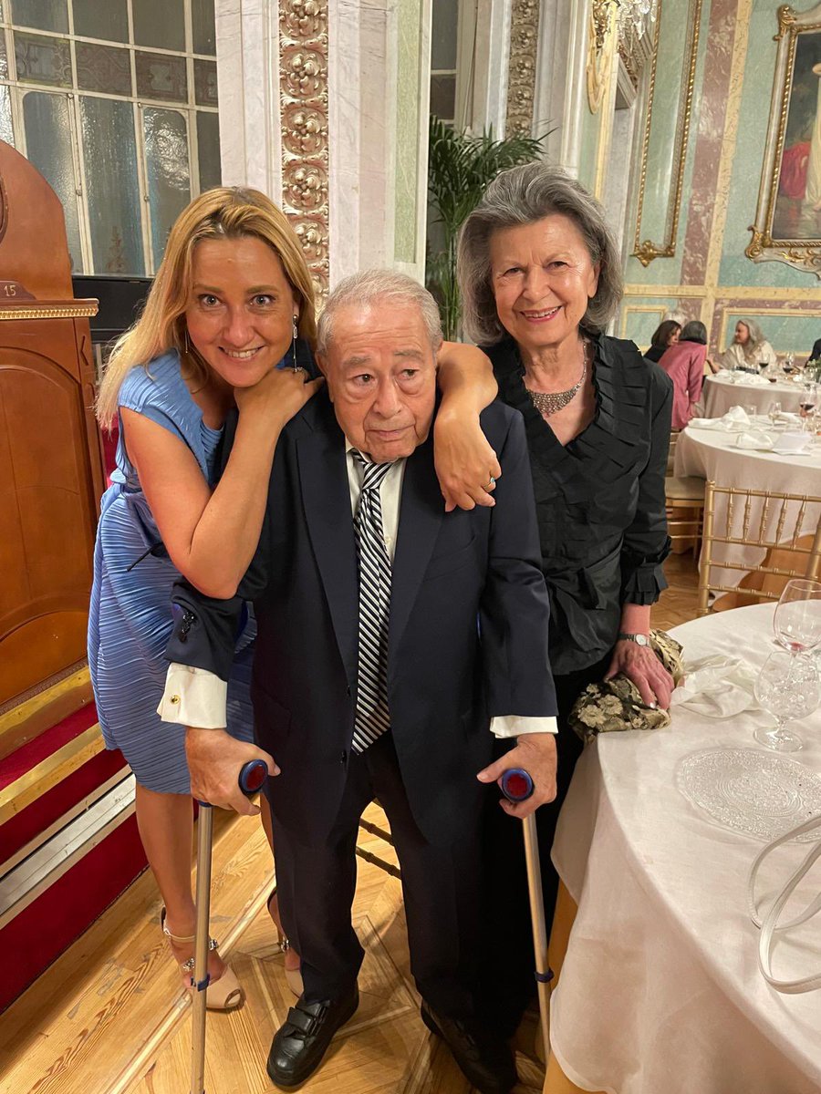 almudenanegro's tweet photo. Ay, ¡qué dolor!

Mi papi se ha ido al cielo esta mañana. 

Habrá funeral de cuerpo presente hoy a las 20:30 en el tanatorio norte (Valdegovia 8) de Madrid.

Papi, te quiero ❤️ https://t.co/pMQJ7S5Df3