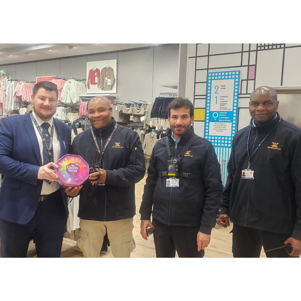 Our Area Manager Craig visiting with colleagues. 

We'd like to say a huge thank you to all our colleagues for their hard work and dedication this year! Your efforts are greatly appreciated!

#TSS #Totalsecurityservices #succeedinsecurity