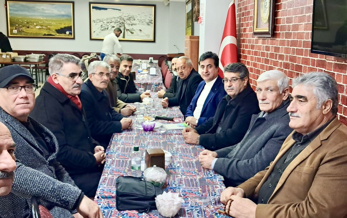 haliskahriman's tweet photo. İnnâ lillâhi ve innâ ileyhi raciun

Bir süredir hastanede tedavi gördükten sonra ve ebedi aleme irtihal eden akrabamız Makbule Kahriman’ın taziyesine katılarak adına okutulan Mevlid-i Şerif’e eşlik ettik

Merhumeye Cenab-ı Allah’tan rahmet  diliyorum.Mekanı cennet olsun inşallah. https://t.co/03hsqotgKW