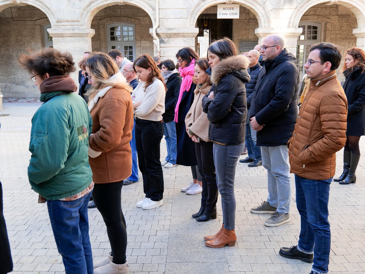 #DeuilNational | Ce lundi 23 décembre 2024 est une journée de deuil national et d’hommage aux victimes du #CycloneChido qui a touché Mayotte. 

Marc Firoud, SGRA &amp; les agents de l’<a href="/acmontpellier/">Académie Montpellier</a> et de la <a href="/RA_Occitanie/">Région Académique Occitanie</a> ont procédé à une minute de silence ce jour à 11h.