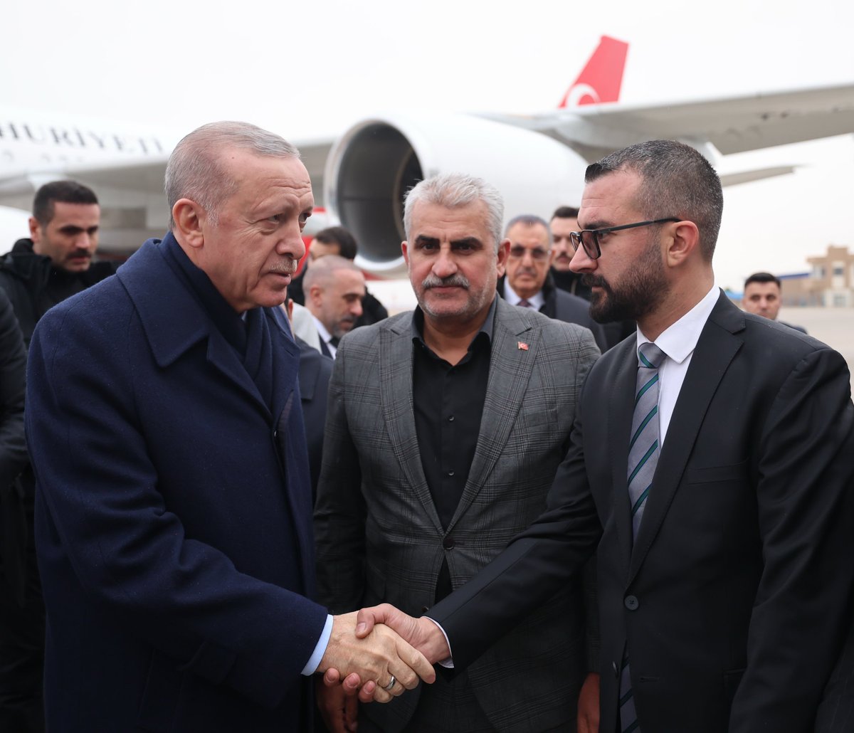 midyatarmar's tweet photo. 8.Olağan İl Kongremiz için Mardin’e teşrif eden Cumhurbaşkanımız Sayın Recep Tayyip Erdoğan’ı havaalanında karşılayarak sohbet etme fırsatı bulduk.

Dünya Liderimiz Sayın Cumhurbaşkanımıza kadim şehrimize hoşgeldiniz diyor, sağlık ve esenlikler diliyorum. https://t.co/fxMd06OmWv