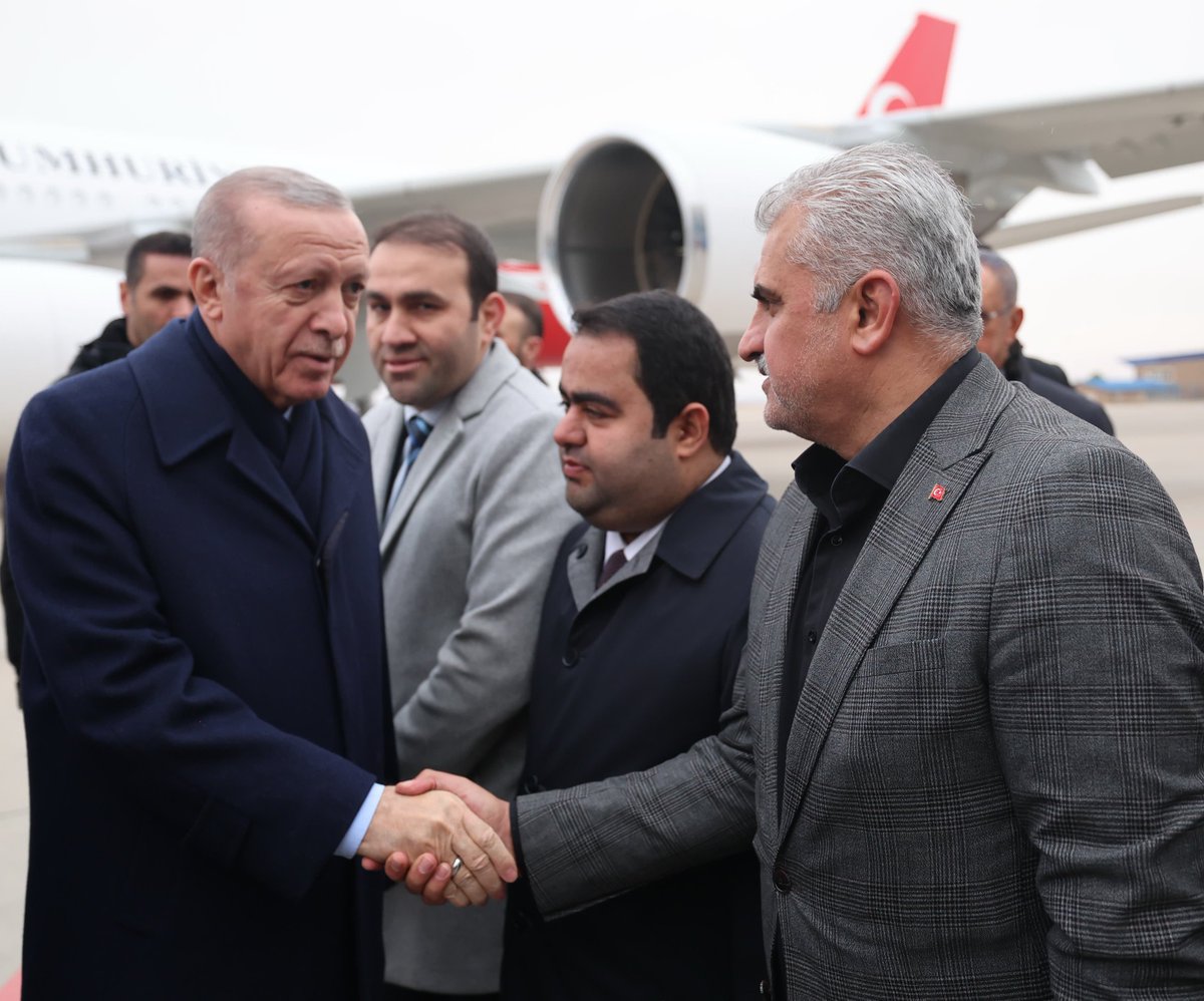 midyatarmar's tweet photo. 8.Olağan İl Kongremiz için Mardin’e teşrif eden Cumhurbaşkanımız Sayın Recep Tayyip Erdoğan’ı havaalanında karşılayarak sohbet etme fırsatı bulduk.

Dünya Liderimiz Sayın Cumhurbaşkanımıza kadim şehrimize hoşgeldiniz diyor, sağlık ve esenlikler diliyorum. https://t.co/fxMd06OmWv
