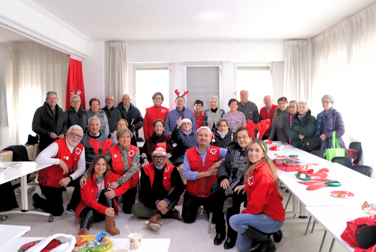 CREenZamora's tweet photo. Cerramos el año con una jornada festiva, en la que nos hemos reunido con voluntariado y personas usuarias de los programas de personas mayores. ¡Nos volvemos a ver en 2025! 

Financiado por @jcyl y @familiajcyl 

#Cuida65CyL #memoriaCyL #Más65encasaCyL #MayoresenRedCyL #Zamora https://t.co/RrjLNOu5hN