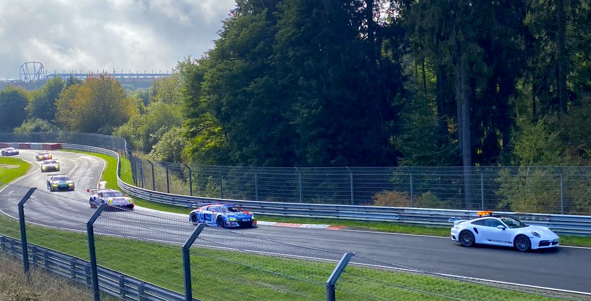 VLNClub's tweet photo. Frohe Weihnachten und schöne Feiertage ⭐
Kommt gut ins Neue Jahr! 🎆

Wir freuen uns schon auf die nächste Saison 🤗
#vlnfanclub #NLS #nordschleife https://t.co/y1qtEMJjcf