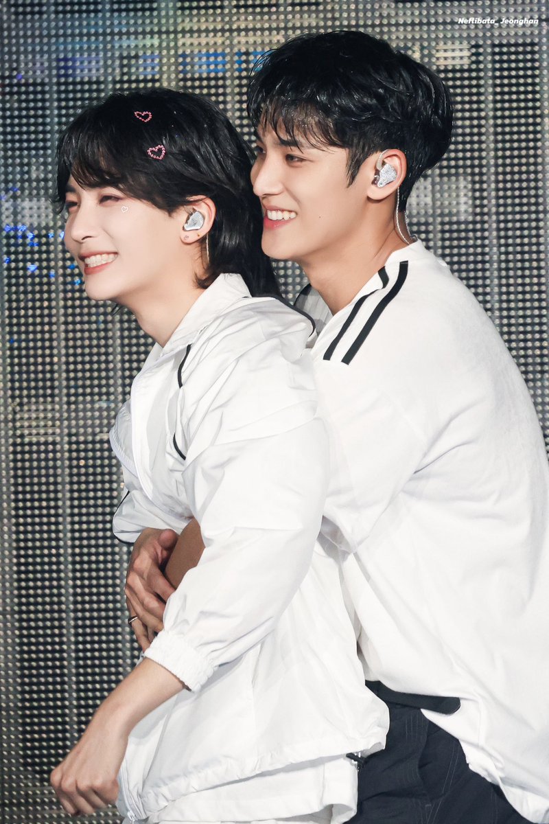 cheonsaries's tweet photo. just gyuhan and the trouble i had picking the first three pictures to include on this tweet because they can't keep their hands to themselves—

a thread: https://t.co/Xgw77eOd6H
