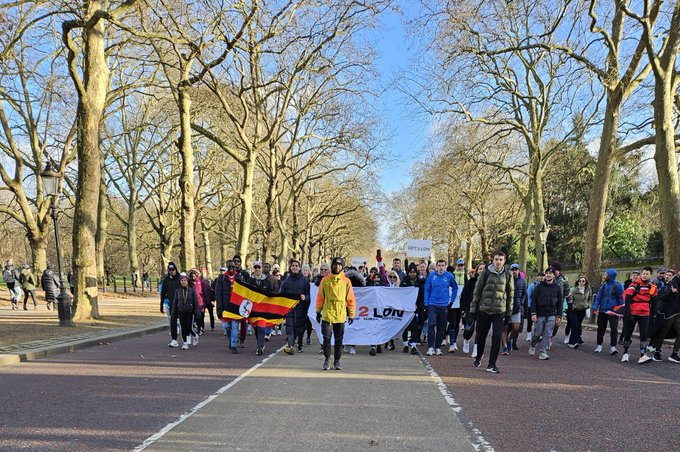 JuliusBintu's tweet photo. Deo Kato, a British-Ugandan athlete ran from South Africa to London, UK to raise awareness about racism and the plight of migrants traveling from Africa to Europe.
It took Kato 518 days to cover the 8,230 miles from Cape Town. #CPT2LDN #DeoRuns #RunAgainstRacism #refugeewelcome https://t.co/atGQsACKSE