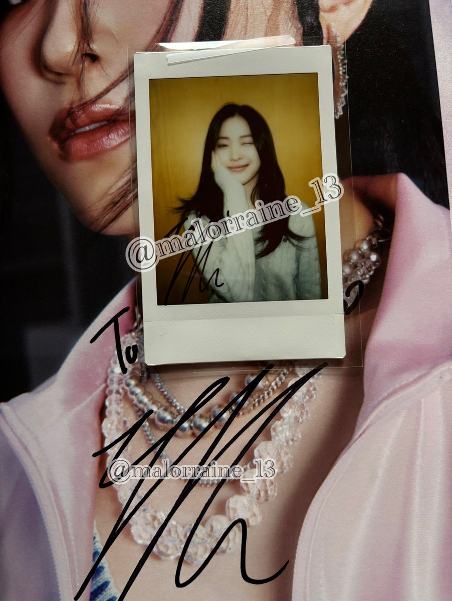malorraine_13's tweet image. サイン入りアルバムとポラ届いた❣️
リュジンさんの表情かわいいい🥰🥰🥰
#ITZY #영통 #Ryujin #류진