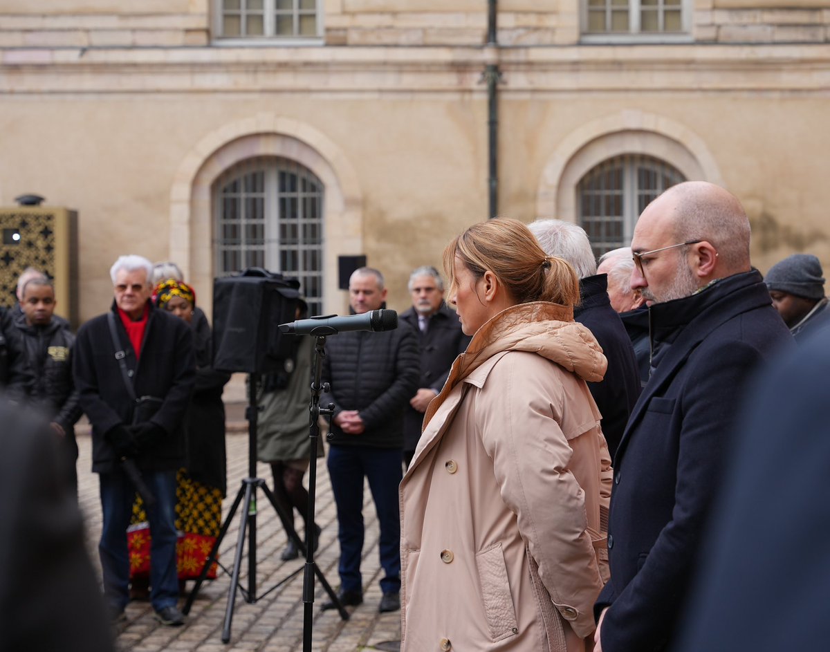 🇾🇹🇫🇷⚫️ Nous étions rassemblés ce matin pour dire tout notre soutien à nos compatriotes Mahorais et rendre hommage aux victimes du cyclone Chido. La solidarité avec #Mayotte doit être totale.