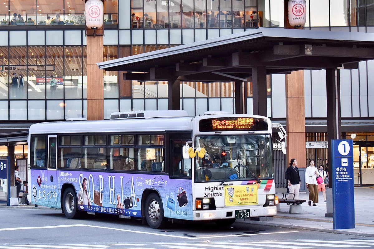 HAMARINGOU's tweet photo. アルピコ交通

03472 [長野 1632] (練馬 6103) KL-LV280L1
03470 [長野 1624] (志村 6098) 〃
02454 [長野 1553] (志村 6013) 〃
06485 [長野 1726] (さいたま東 6663) PJ-LV234J1

こちらは元国際興業です。あまり注目はされないものの国際興業の中古は一定数います。 https://t.co/Z8mKo8SjuI