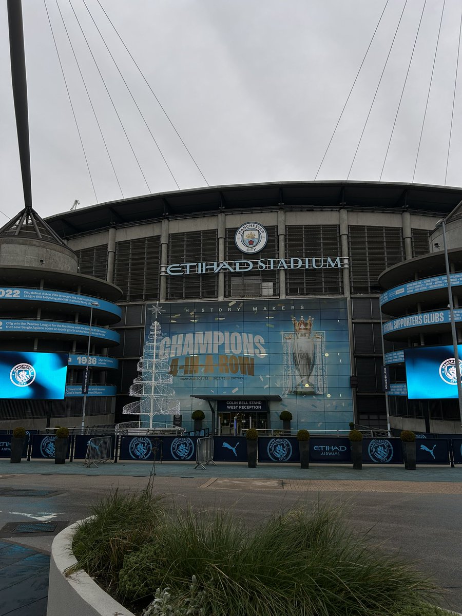 One last dance before Christmas at the church of <a href="/AdamHowarthSJ/">Adam Howarth</a> 🎄