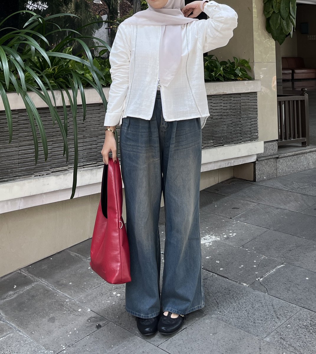 9bintaa's tweet photo. I WISH…… I KNEW…… EARLIER 

nemuin celana jeans nyaman semua start 70rb aja, cuttingannya bagus bikin keliatan jenjang🥹🫵🏻 https://t.co/ubsl6a8hnH