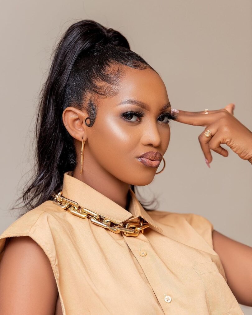 rwenzoritv1's tweet photo. Who is your best Female Musician this year among the three musicians #mbika #insido #neyanziza #mbankuwe https://t.co/fIKLKrYnYg