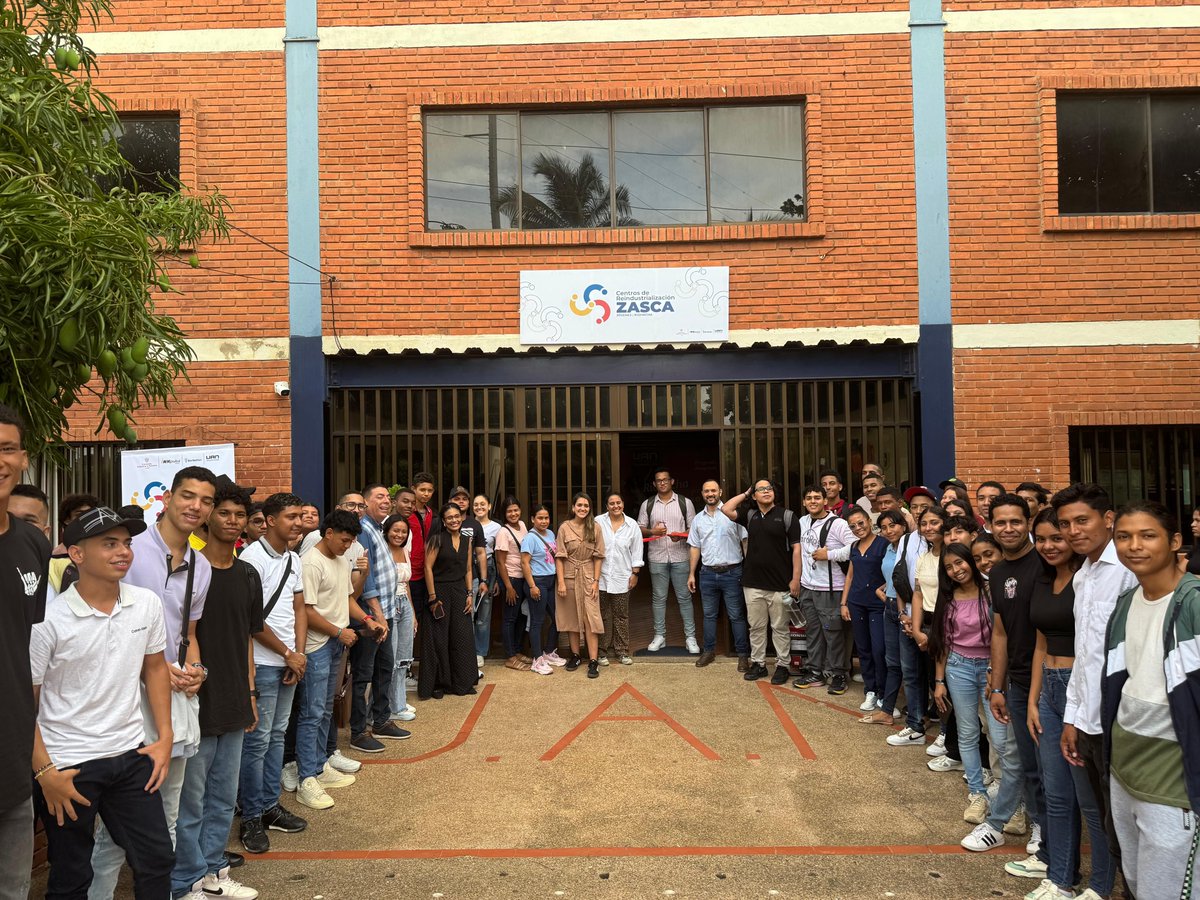 ExcelYouth's tweet photo. Exciting news from our partner @thebiznation_! The Zasca Jóvenes program is reducing the digital divide in #Colombia by training 210 #youth in hardware, software, &amp; #entrepreneurship!

#YouthExcel #ResearchtoChange #DigitalSkills https://t.co/wqVq4hmvqh