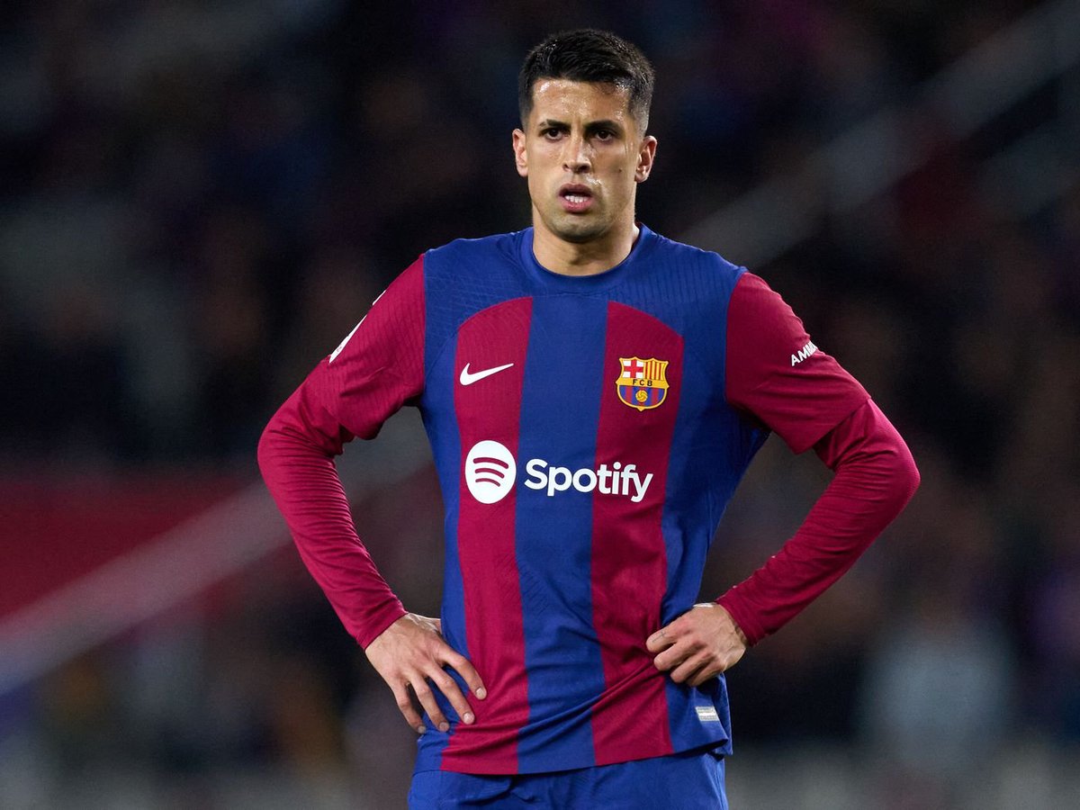 BarcaUniversal's tweet photo. ☎️❗João Cancelo wants to return to Barcelona.

— @sport https://t.co/4WVcmj5G3g