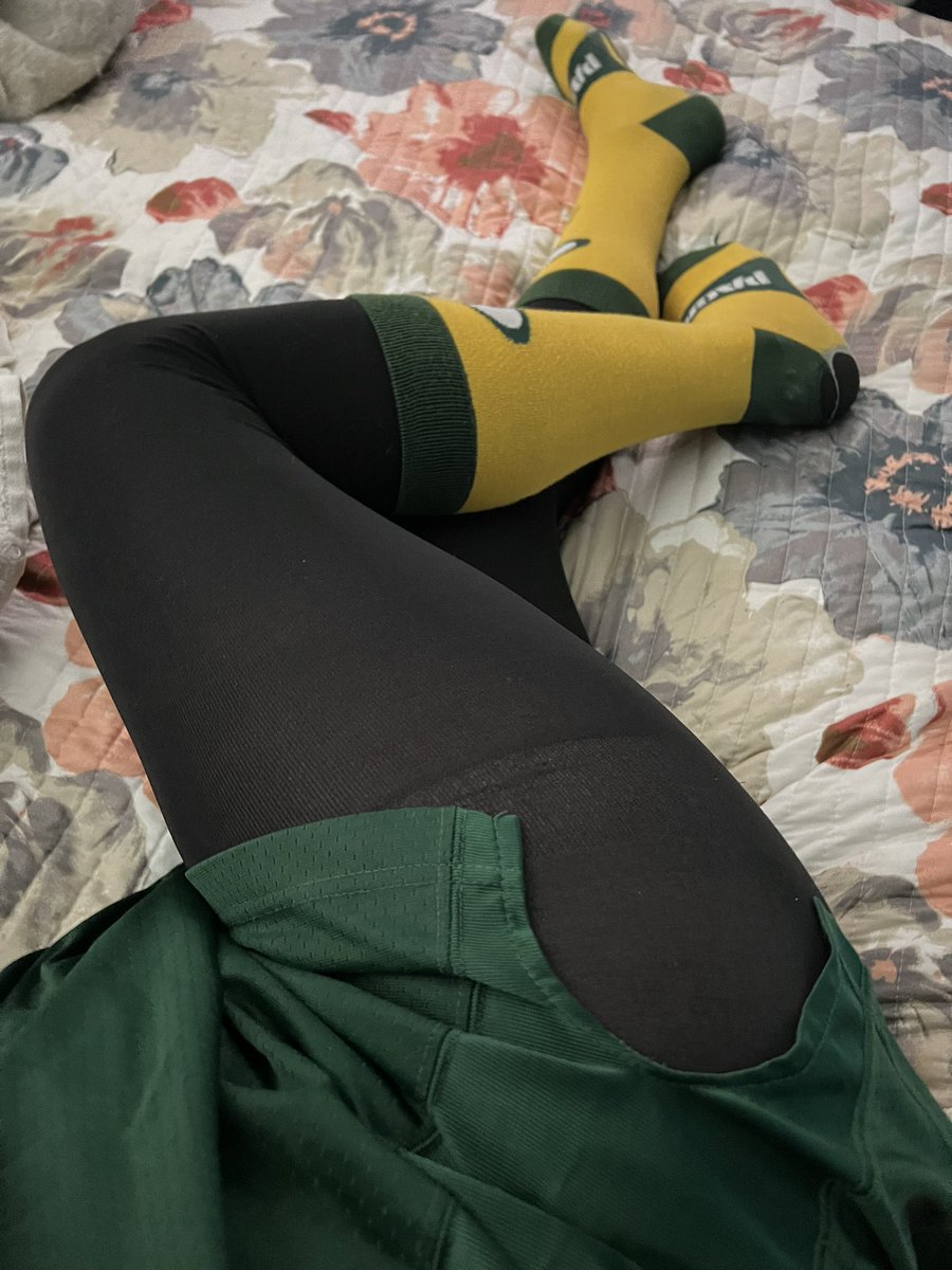 LustySecrets's tweet photo. @HDcoupleXXX69 Go Pack Go! 🧀🧀🧀😘 https://t.co/lZll6RMRWV