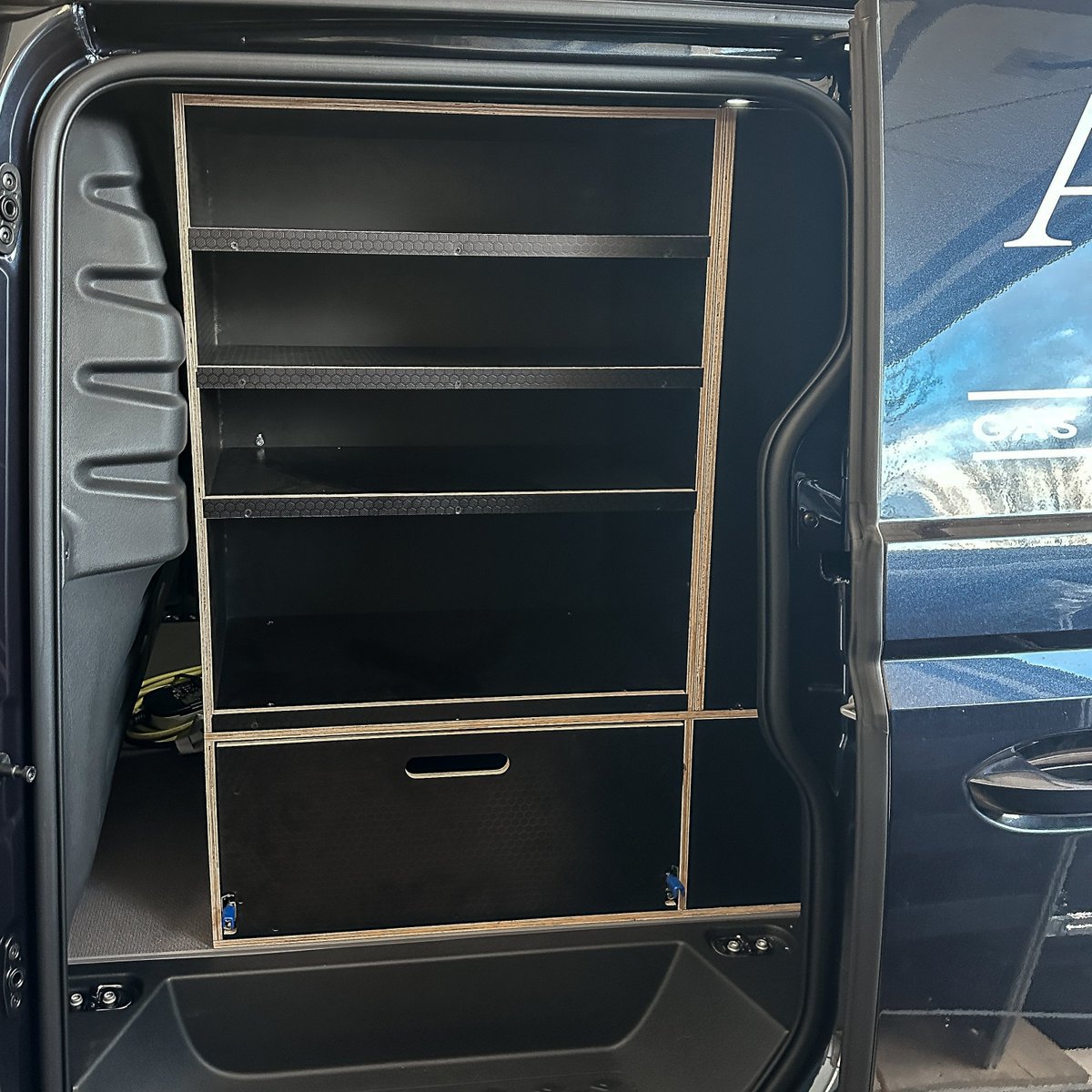 vehicleaccltd's tweet image. ID Buzz 2024

🔵 Black Containerdeck Bespoke Racking with Lower Drawer Unit on Heavy Duty Runners &amp;amp; Upper Shelf Unit

Contact us now for a FREE quote:
📞 0117 379 0279
📧 sales@vehicle-accessories.net
💻 vehicle-accessories.net

#vehicleaccessories #vanracking #racking #bespoke