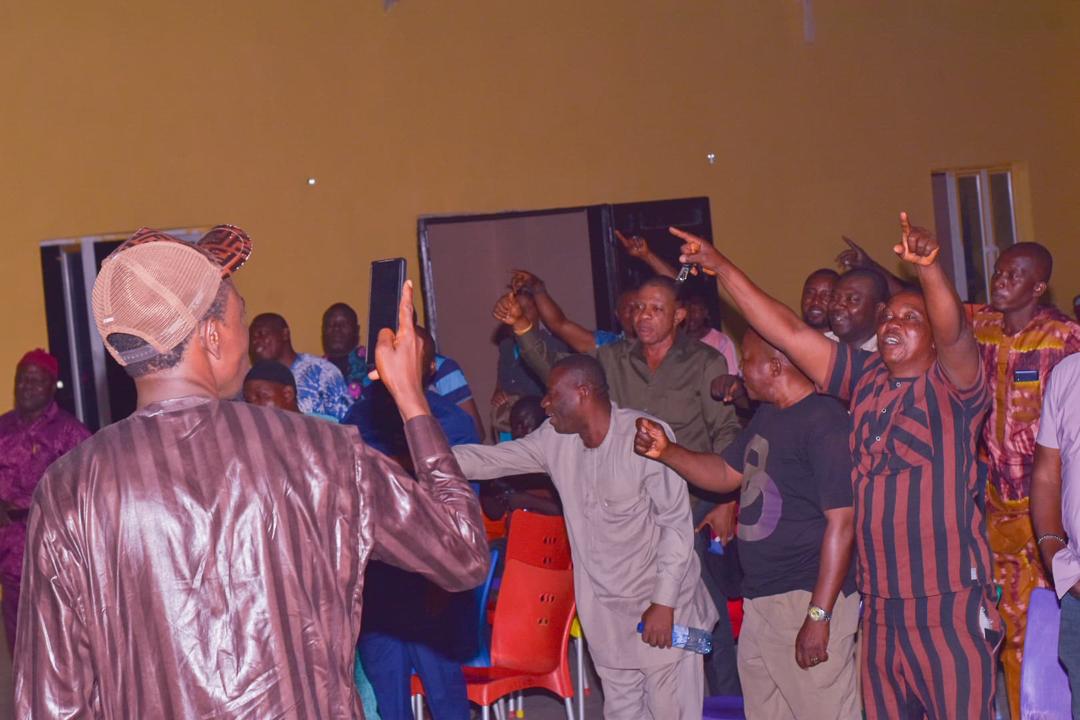 Adamutanko's tweet photo. In the spirit of the season, I extended my goodwill by donating N1 million and bags of rice as Christmas packages to the leaders and zonal representatives of the Suleja Igbo Community Association within our constituency for the 2024 Yuletide.

THE FOCUS, THE PEOPLE ✅ https://t.co/HDUa78AzEX