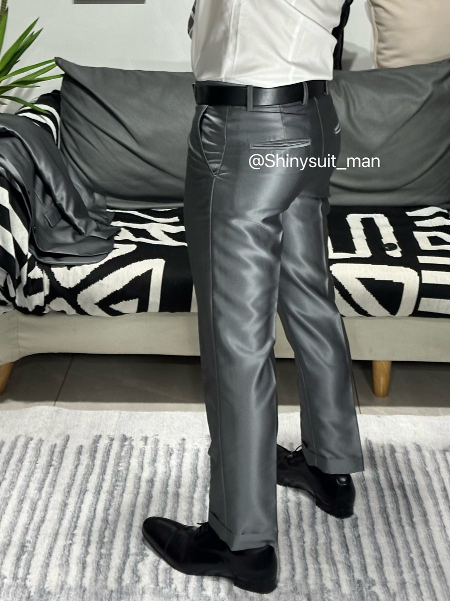 Shinysuit_man's tweet photo. It looks good enough？👀
#shinysuit #silversuit #greysuit #glossysuit https://t.co/JJskZDhK9o