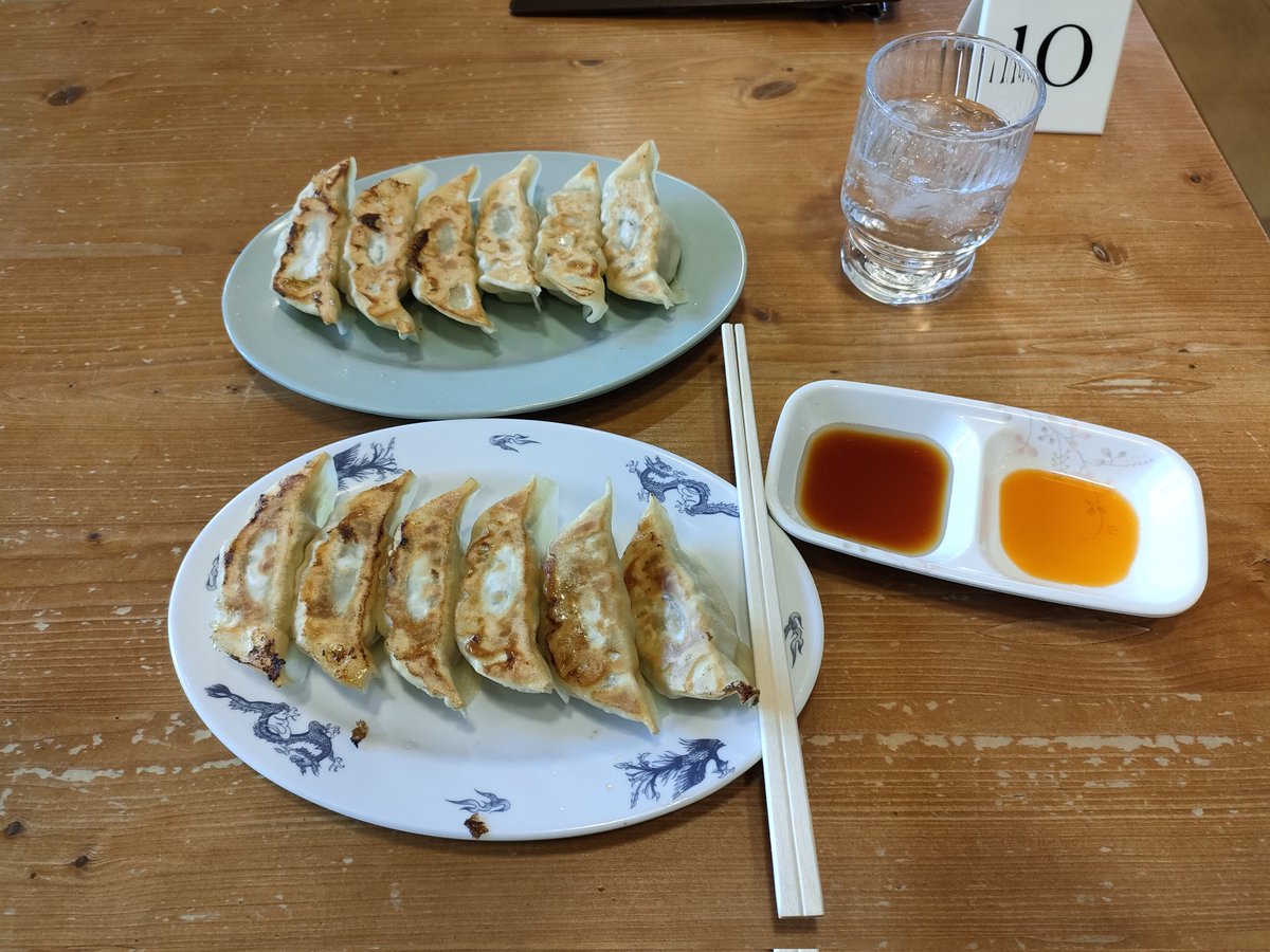 kkg1027's tweet photo. 餃子食ってから現地入り https://t.co/pZJ589FdZg