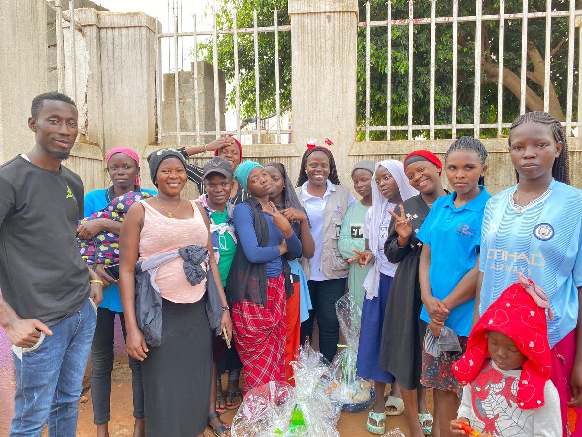cnanyonjo77's tweet photo. Spreading Christmas Cheer in Bwaise! @womensloveinit1 in partnership with @syrado hosted a heartwarming Christmas party for teen mothers in Bwaise. From empowerment talks to gift-giving &amp; a special meal, it was a day of joy &amp; love. Grateful to all who made it possible! #WOLI https://t.co/86j8y4WEvG