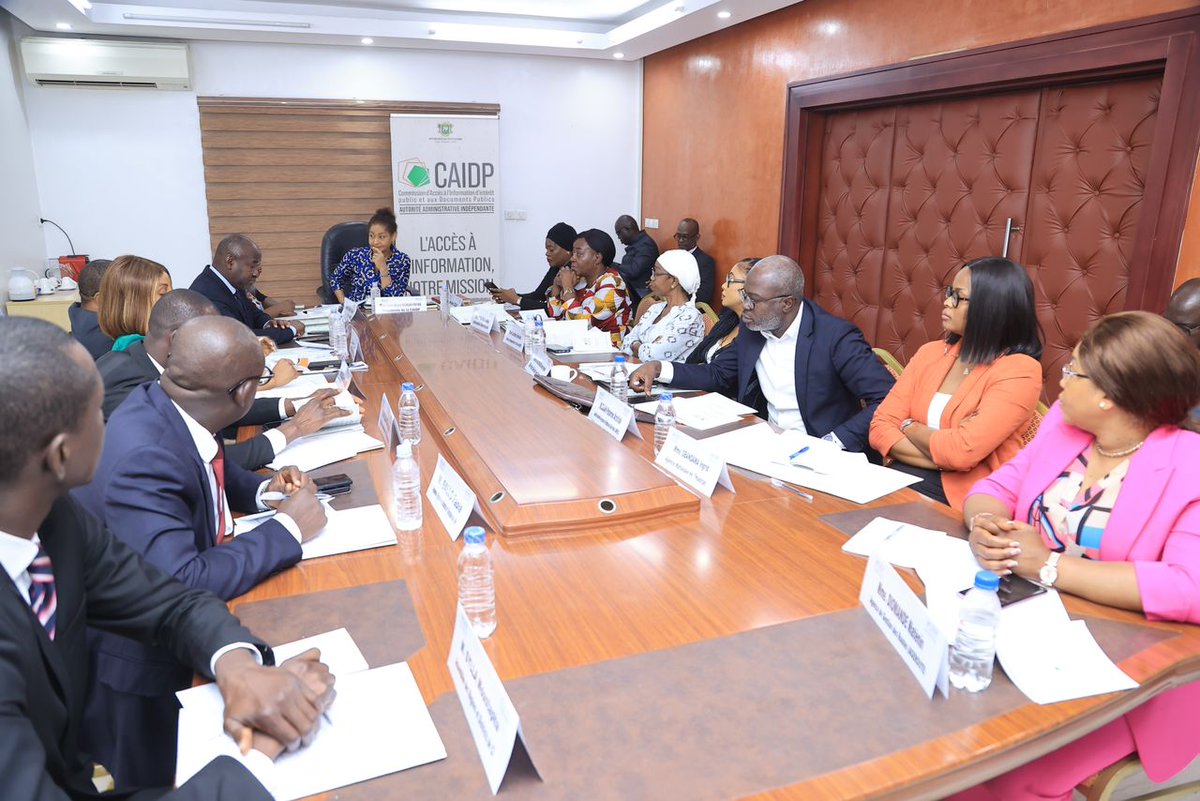 📢 La CAIDP a organisé sa 2ᵉ rencontre avec les Responsables de l’Information le 19/12/24 ! Objectif : renforcer le dialogue &amp; présenter la nouvelle stratégie pour un meilleur accès à l’information publique. 🌍 Transparence en action !

#AccesALinformation #CAIDP
