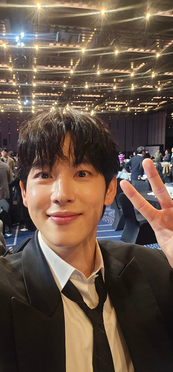 refresh041522's tweet photo. 공익을 위해서 오늘의 임시완 사진을 공유해드립니다
너무 예뻐서 임시완 팬분들께 보여드리고 싶을 정도랍니다! 오징어게임2 존잼입니당 https://t.co/M7LGW2Py89