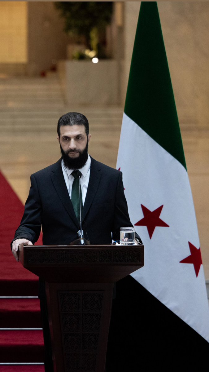 مخطئ من يعتقد بأن الدول العربية تخاف من أحمد الشرع أو هيئة تحرير الشام لأنهم من خلفية إسلامية . 

حتى لو أبو عمشة من حرر سوريا وأسقط بشار كان سينال نفس الهجوم منهم . 

مشكلتهم ليست بإيدبولوجية من يحرر ( اسلامي - علماني - ماركسي - ليبرالي ) . 

مشكلتهم بفكرة الثورة و إسقاط