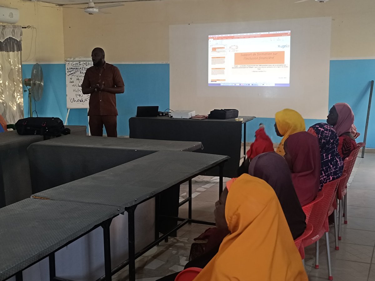 Mouganilab's tweet photo. Ce Lundi 23 décembre 2024 débute à Mirriah, la formation sur l'inclusion financière dans le cadre du projet "Maman Lumière IV" de @CareNiger.  Cette formation vise à promouvoir et renforcer l'autonomisation économique des membres des SCOOP VSLA MMD. https://t.co/sQlJpT5mYM