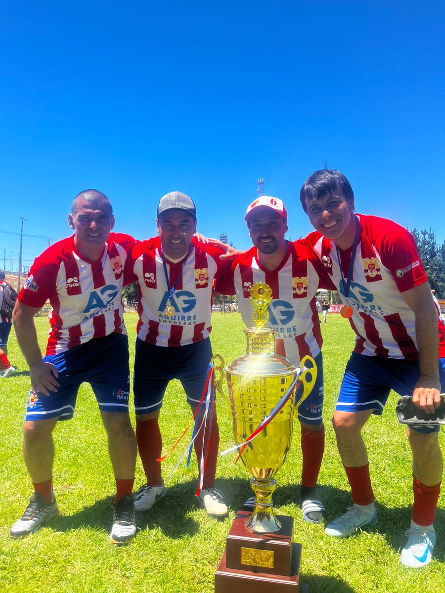 kensselrojas's tweet photo. ✨CAMPEONES NACIONALES SUB 45⭐️
✨Serie Senior CD Francisco de Aguirre Copiapó Categoría Sub 45 CAMPEONES NACIONALES 🏆 Ayer Domingo vencieron a Calama en la Final Nacional por 3-2.
✨FELICITACIONES A TODOS ❤️❤️❤️
#copiapo #campeon #sub45 #nacional
#chile #atacama #ñuble https://t.co/duHMRkR6on
