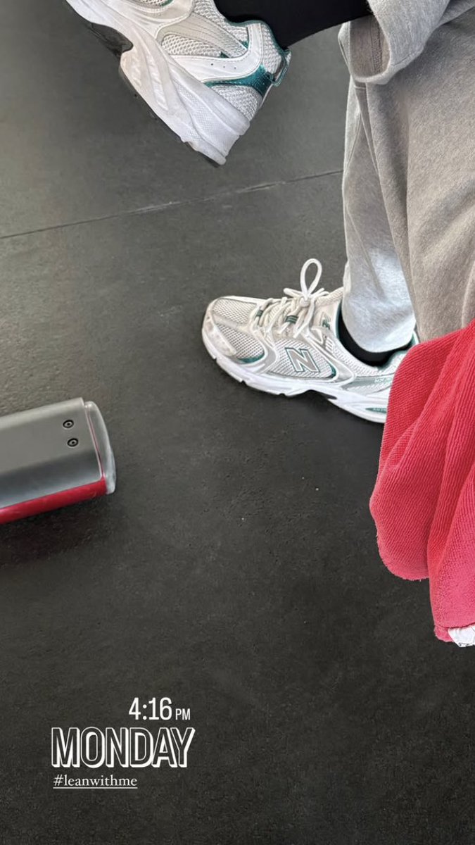 firstonlyfan's tweet photo. plain socks #notmyfirst https://t.co/l69T9wLYVv
