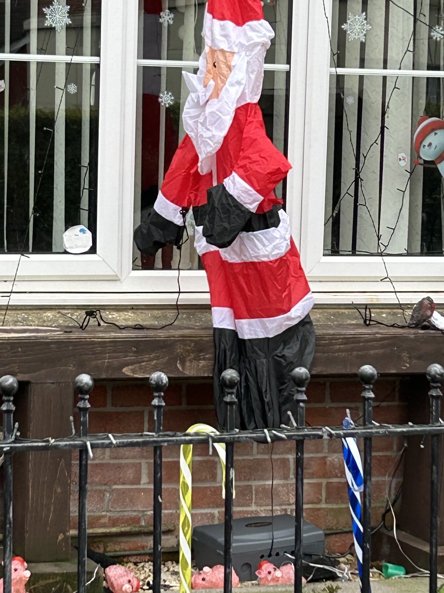 _draney's tweet image. Santa is somewhat deflated today 😳
