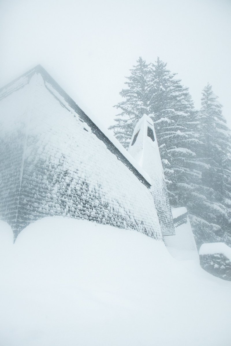 FLAINESki's tweet photo. Ça neige ⛄️ énormément depuis hier ❄️❄️❄️
Demain le soleil ☀️ fait son retour 👍🏻
Le top 👍🏻 pour débuter les vacances 😉😉
#cacestflaine #poudreuse #peuf 
Great #snowfall since yesterday ❄️⛄️
#deepsnow #freshsnow https://t.co/BP82pSLwQf