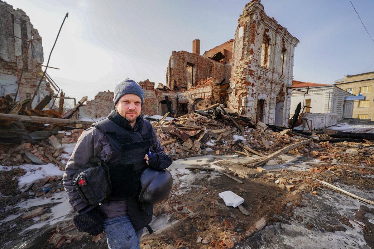 SeanRayment's tweet photo. Want to know what it's like to be a war correspondent reporting from the frontline in Ukraine - have a listen to The Security Podcast with The Sun's @jeromestarkey  Podcast available here: https://t.co/jtTH9NcIi2 https://t.co/WCAJGnqMhP