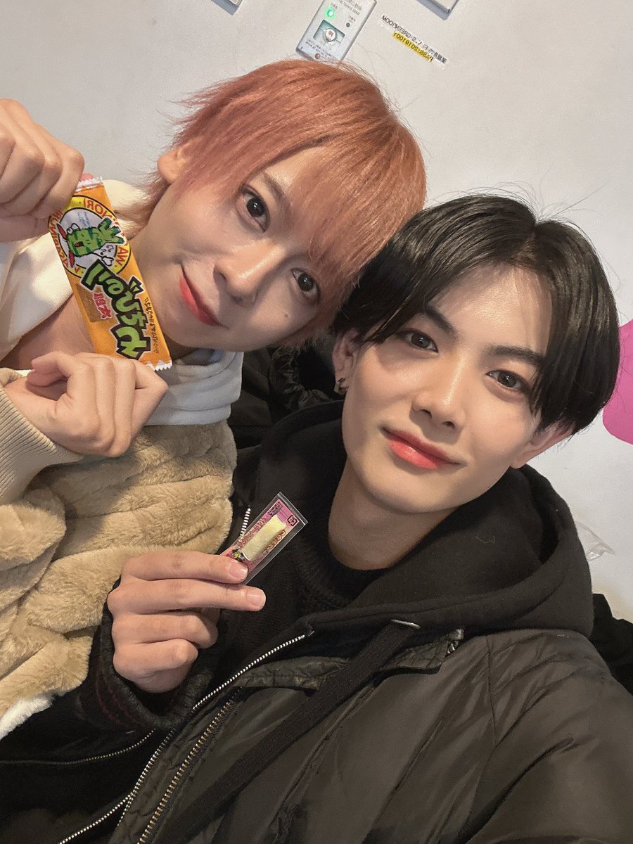 IBUKI070401's tweet photo. シンセレありがとございましたー！🙇‍♂️
今年最後のシンセレでした！ほぼ毎月出てたから、沢山お世話になりました！ありがとございます！
お菓子食べ放題最高です。🤤
今日も来てくれてありがとうー！🙇‍♂️ https://t.co/alsl1R3u4f