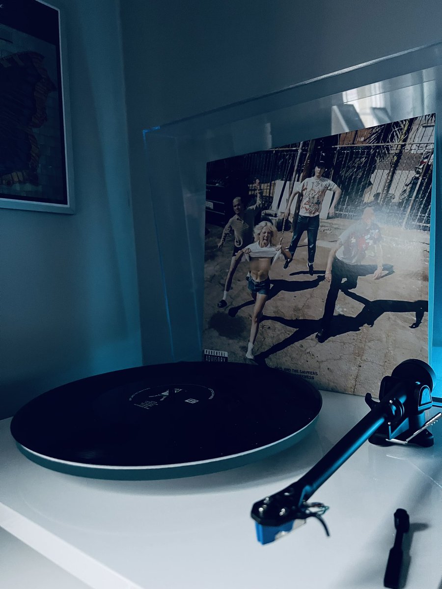 No 10

Amyl &amp; The Sniffers - Cartoon Darkness 

Need to catch them live, I think it would be a riot 🙌🏻

#5albums24