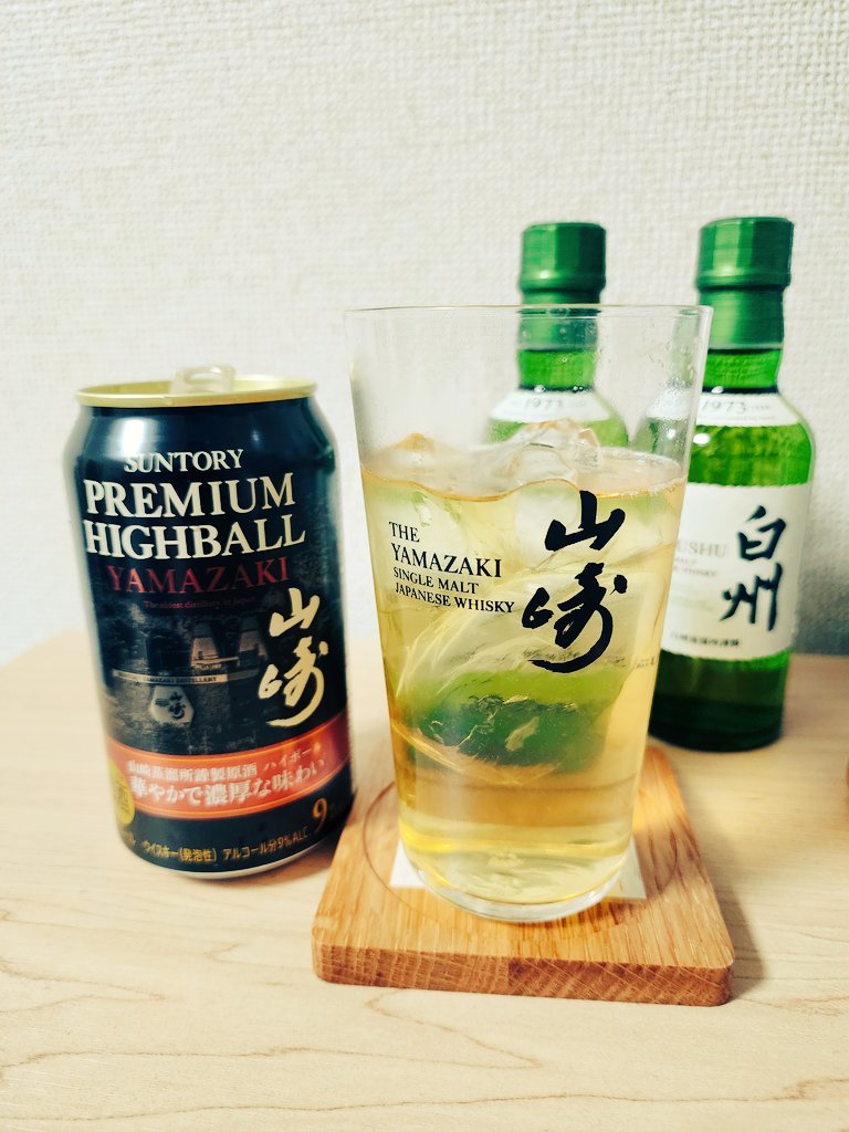 miracle_dyna's tweet photo. 山﨑のハイボール缶買えた！

グラスにいれた時の香りが良い！
美味しい🥃

ミニボトルもあったから買ってしまった、、
※山﨑はまだストックあるから白州だけ

#ウイスキー
#山﨑
#白州
#山﨑ハイボール缶 https://t.co/P8a0fxVBlv
