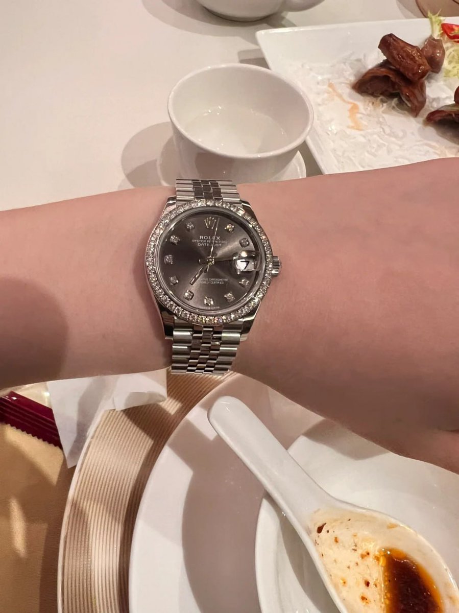 Thank you so much for such a lovely surprise at lunch. Thank you so much Bess for the beautiful watch. That is perfect 🩷🫶