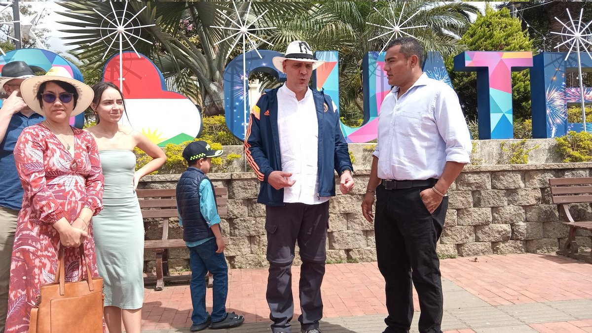 MorbelysC87467's tweet photo. Realiza el Embajador Javier Caamaño y miembros de la misión estatal,visita a la región del Valle de Tenza.Boyacá.En intercambio con los alcaldes de Zutatenza,Guateque, Somondoco,y la asesora jurídica Dra Gloria L  Sacristán,se identifican áreas de interés para cooperación técnica https://t.co/vHhOyT7LbF