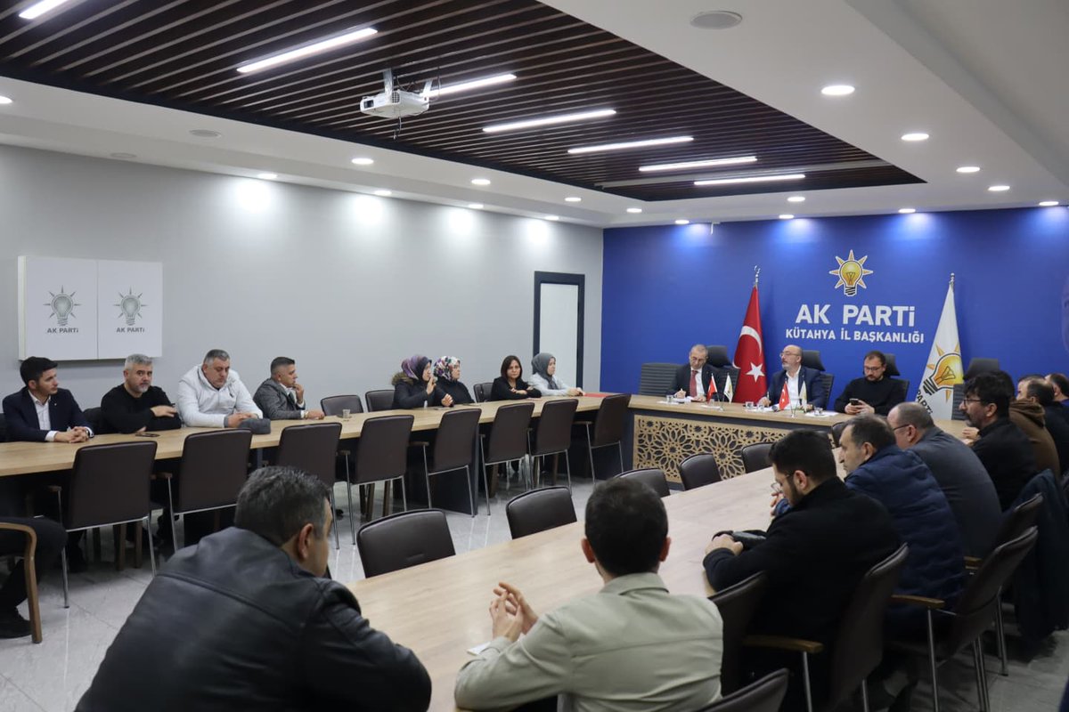 mustafaonsay's tweet photo. 📍İl Başkanlığı 

Haftalık Olağan Yönetim Kurulu Toplantımızı ve Merkez İlçe Başkanımız Murat Afşarünal ile birlikte gerçekleştirdik.

Toplantıda genel gündem değerlendirmelerinde bulunarak, yönetim kurulu üyelerimiz ile istişarelerde bulunduk. https://t.co/HDXK5SpsYA