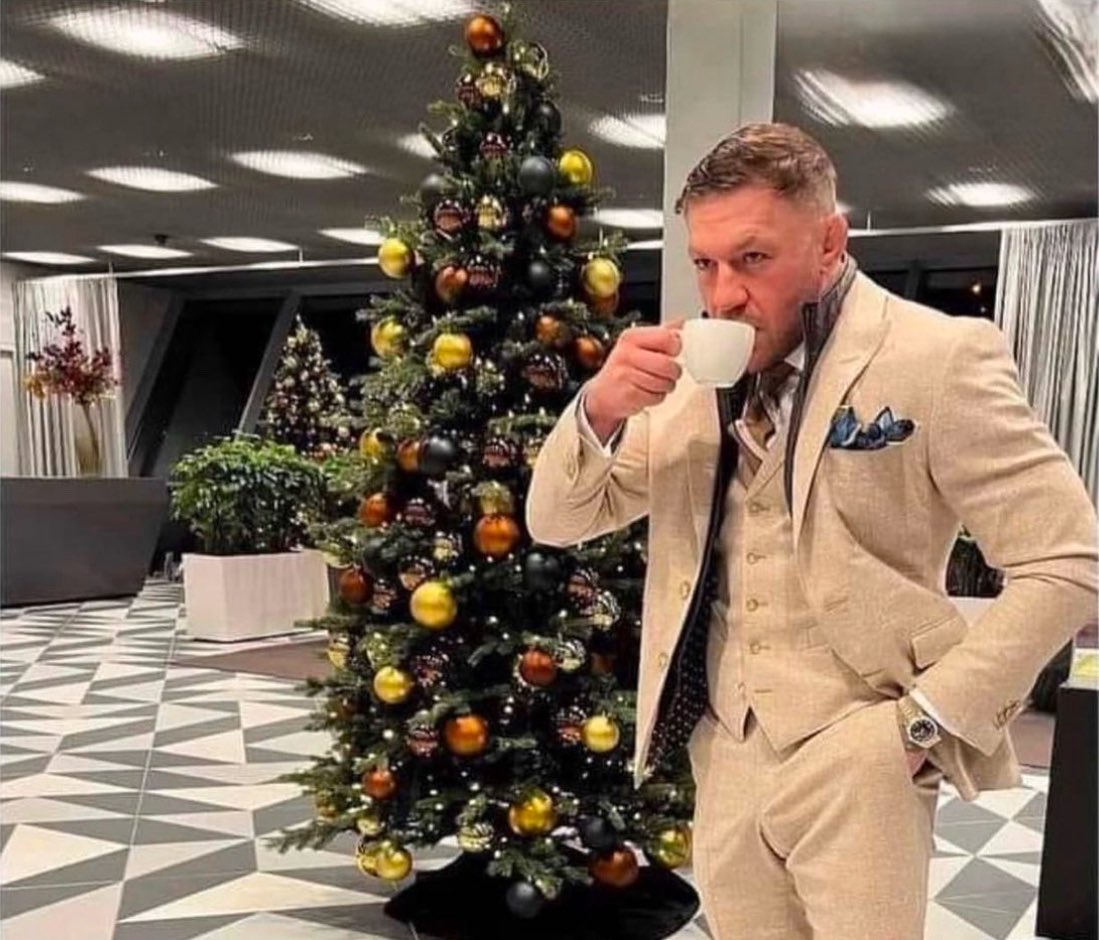 Me at my jobs holiday party knowing I can submit everyone there :

#UFC #MMA