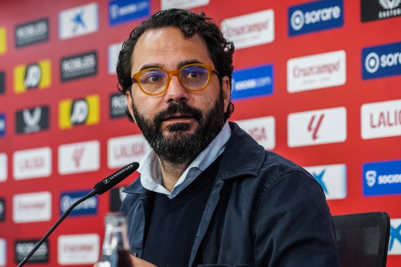 Manolo Aguilar en @LibreDirectoSER: 

"La planificación del Sevilla ha sido un desastre. Es un milagro el colchón que tiene con el descenso. No se ha sustituído a Sergio Ramos, tampoco Acuña, a Barco no lo quieren ni ver. No se sustituyen a En-Nesyri, no sustituyen a Ocampos...".