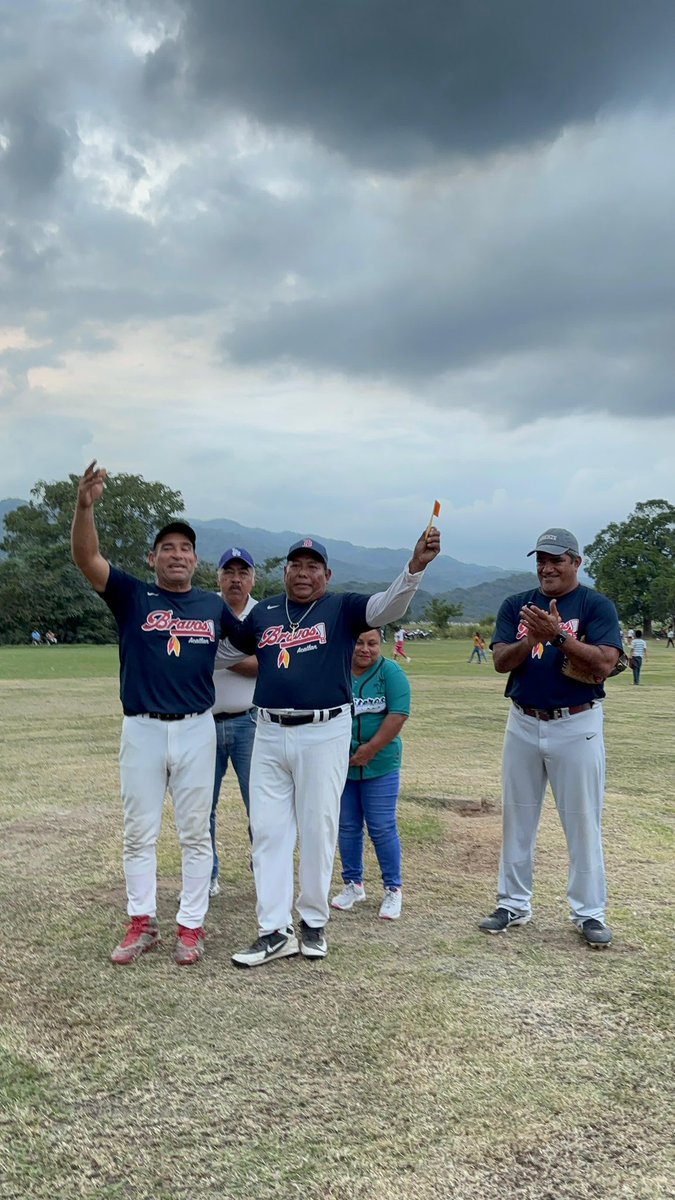 Bravos de Acatlán campeones de la liga de béisbol, gracias por el patrocinio al Dip Alejandro Aviles Alvarez <a href="/_AvilesAlvarez/">Alejandro Avilés Álvarez</a> y al gran trabajo presidente de la liga Silvestre Aroves Meza