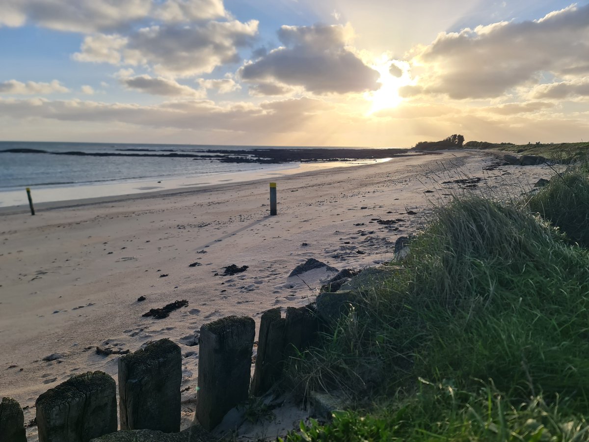 MyriamDenielTer's tweet photo. Un peu de beauté cotentine pour vous 
au lever du soleilce matin ...
#cotentinunique 
#reville 
🏃‍♀️ https://t.co/wG3K8Eb0j8