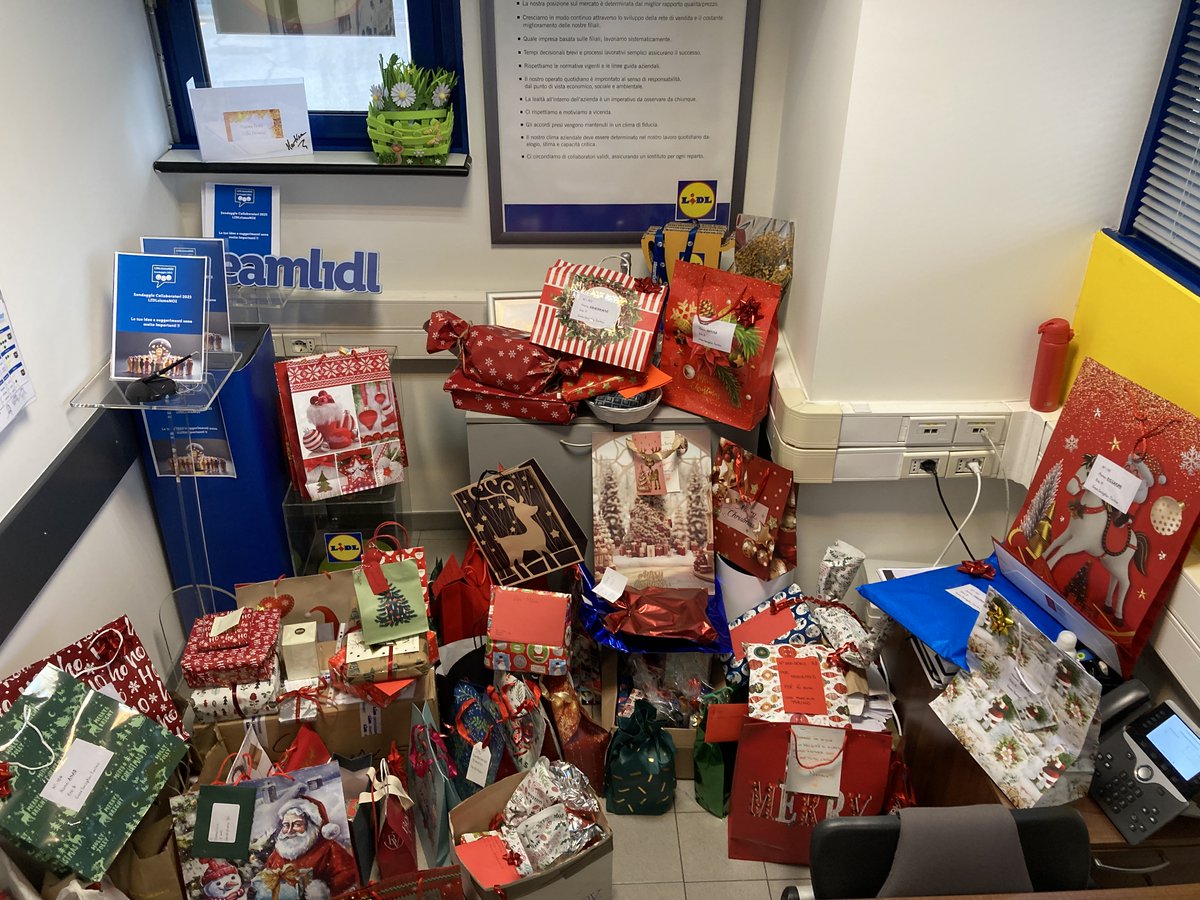 Lidl Italia (@lidlitalia) on Twitter photo In questi giorni gli ospiti delle case famiglia di <a href="/apg23_org/">Comunità Papa Giov23</a> riceveranno i regali da parte del #teamlidl. Alcuni colleghi, su base volontaria, hanno aderito all'iniziativa "L'albero dei desideri" per rendere un po' più speciali le feste di tanti adulti e bambini🎁 In questi giorni gli ospiti delle case famiglia di <a href="/apg23_org/">Comunità Papa Giov23</a> riceveranno i regali da parte del #teamlidl. Alcuni colleghi, su base volontaria, hanno aderito all'iniziativa "L'albero dei desideri" per rendere un po' più speciali le feste di tanti adulti e bambini🎁