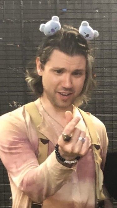 DEVASTATING ily kpop stan ryan ross