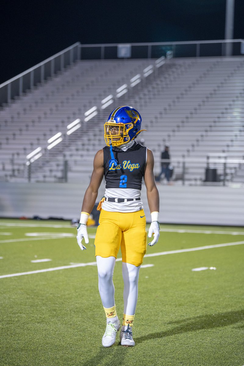 Marqwae “Qwae” Willis (@qwaewillis1) on Twitter photo QWAE WILLIS
80 TACKLES
36 SOLO TACKLES
4 TFLS
5 PBUS
3 INTS ( 1 for a 52 yard pick 6 )
4 RECEPTIONS FOR 88 YARDS
CHECK OUT MY JR SZN FILM !!!! ⬇️
<a href="/JermaineCarpent/">Coach Carp</a> <a href="/Coach_Hyde/">Coach Don Hyde</a> <a href="/T_Ridge94/">Coach Ridge</a> <a href="/Coach_MarcWill/">Coach Marcus</a>
hudl.com/v/2RKi9K QWAE WILLIS
80 TACKLES
36 SOLO TACKLES
4 TFLS
5 PBUS
3 INTS ( 1 for a 52 yard pick 6 )
4 RECEPTIONS FOR 88 YARDS
CHECK OUT MY JR SZN FILM !!!! ⬇️
<a href="/JermaineCarpent/">Coach Carp</a> <a href="/Coach_Hyde/">Coach Don Hyde</a> <a href="/T_Ridge94/">Coach Ridge</a> <a href="/Coach_MarcWill/">Coach Marcus</a>
hudl.com/v/2RKi9K