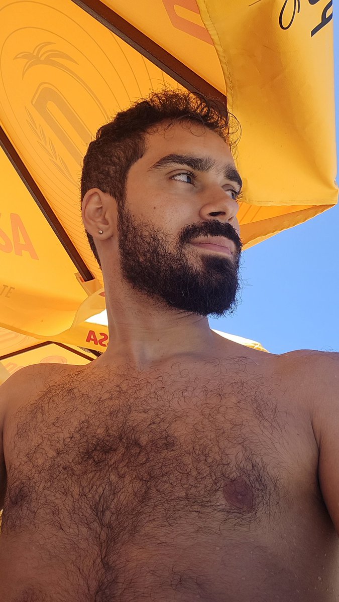 Ivo_saba's tweet photo. Sol, praia e peito peludinho https://t.co/pYuygq2P97