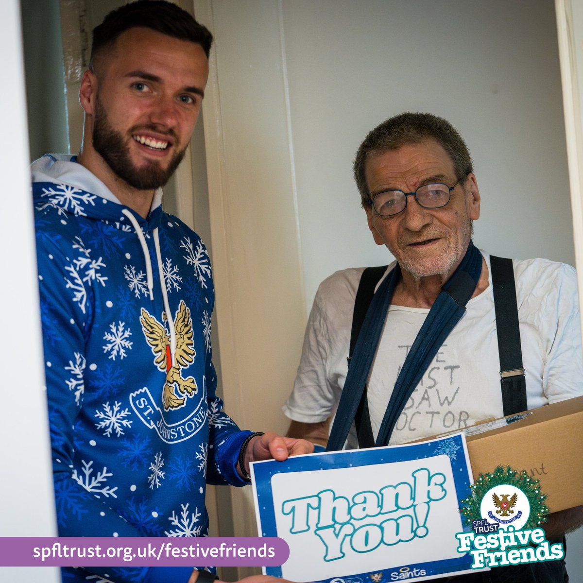 Saints_Trust's tweet image. 🎁| With help from familiar @StJohnstone faces, @AvivaUK volunteers and @FirePerth, 50 special Christmas hampers were delivered on Friday to nominated older people as part of the @SPFLTrust Festive Friends project!

We hope everyone enjoyed their festive treats! Thank you to all…