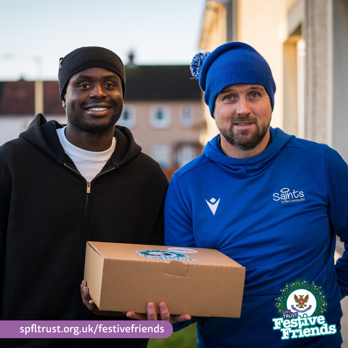 Saints_Trust's tweet image. 🎁| With help from familiar @StJohnstone faces, @AvivaUK volunteers and @FirePerth, 50 special Christmas hampers were delivered on Friday to nominated older people as part of the @SPFLTrust Festive Friends project!

We hope everyone enjoyed their festive treats! Thank you to all…