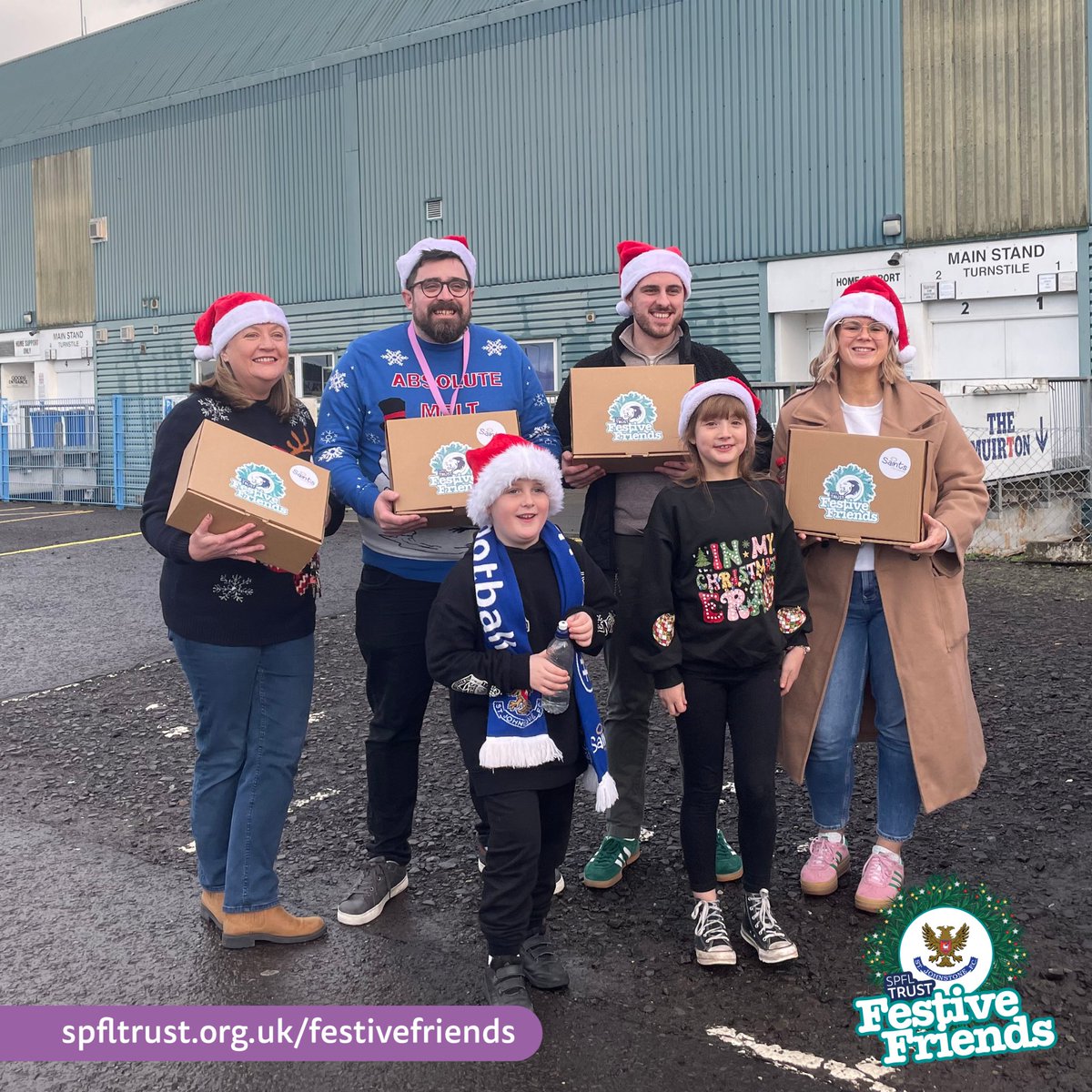 Saints_Trust's tweet image. 🎁| With help from familiar @StJohnstone faces, @AvivaUK volunteers and @FirePerth, 50 special Christmas hampers were delivered on Friday to nominated older people as part of the @SPFLTrust Festive Friends project!

We hope everyone enjoyed their festive treats! Thank you to all…